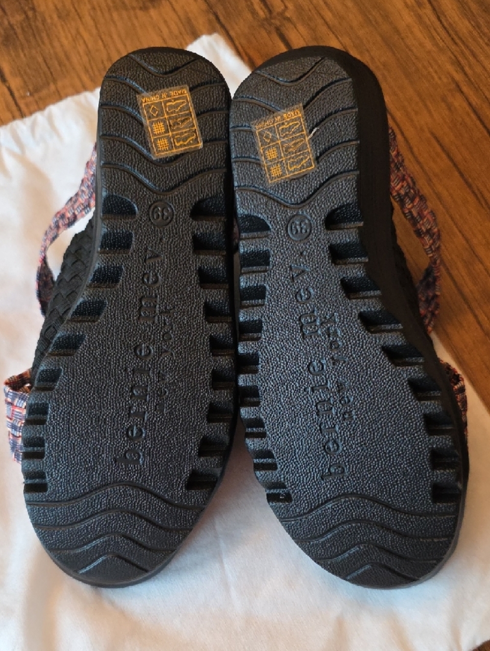 bernie mev. Bernadette Criss Cross Platform Wedges - Picture 6 of 6